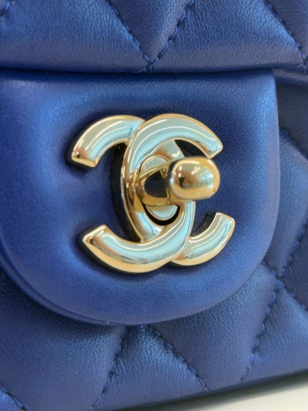 9073152CJ •(EH) Chanel Shoulder Bag Blue Leather - Picture 9 of 11